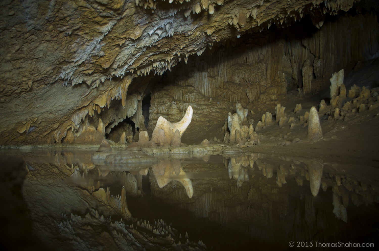 Barton_Creek_Cave_Belize